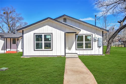 402 W College St, Jacksboro, TX, 76458-1715 | Card Image