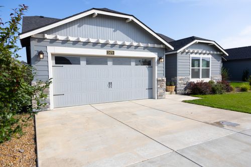 2479 Nw Teak Pl, Redmond, OR, 97756-6236 | Card Image