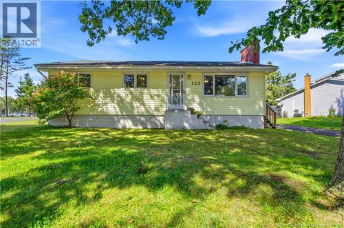 123 Mcadam Ave, House with 3 bedrooms, 1 bathrooms and null parking in Fredericton NB | Card Image