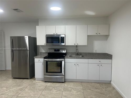 2-720 Ne 1st Pl, Hialeah, FL, 33010-5046 | Card Image