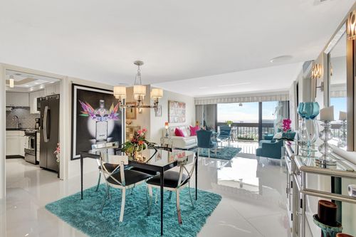 ph5-2000 Presidential Way, West Palm Beach, FL, 33401-1527 | Card Image