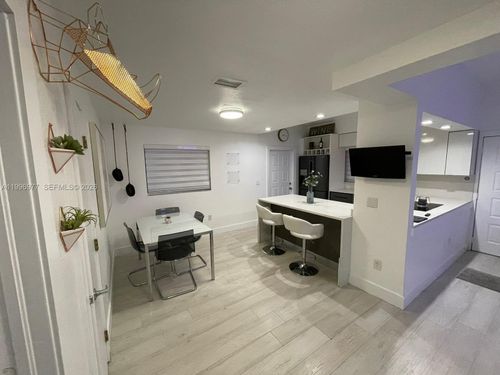 30-325 Nw 19th Ln, Miami, FL, 33136-1603 | Card Image