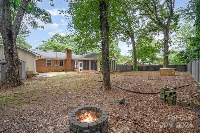 Back view of house | Image 28
