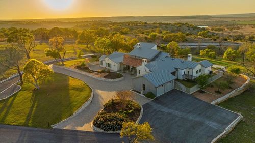77 Last Trl, Fredericksburg, TX, 78624-2795 | Card Image