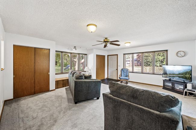 Huge Living Room with Brand New Carpeting | Image 9