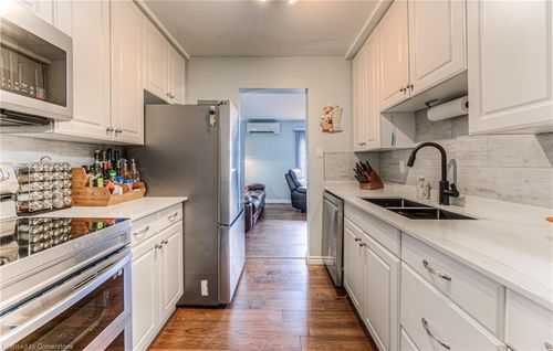 26 Cedarhill Cres, Kitchener, ON, N2E2H4 | Card Image