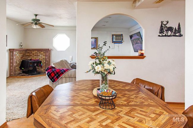 134 Maple Ave, Home with 2 bedrooms, 1 bathrooms and 2 parking in Hansen ID | Image 23