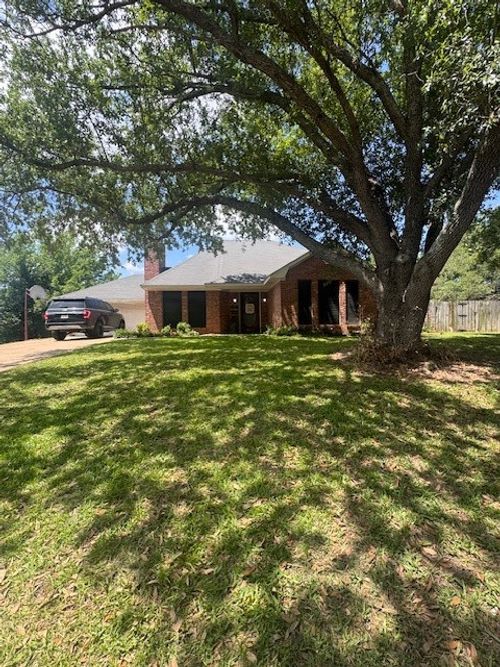 226 Colonial Cir, Athens, TX, 75751-6266 | Card Image