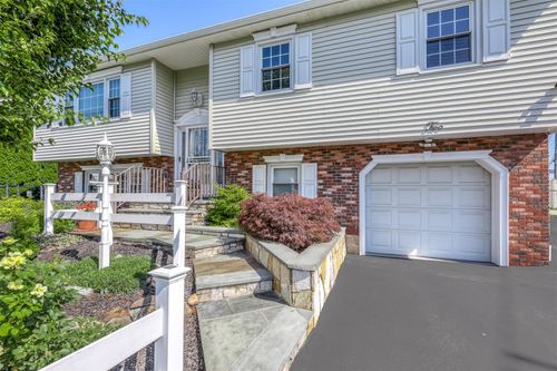 2 Mcgovern Dr, Garnerville, NY, 10923-1118 | Card Image