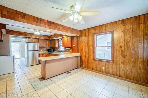 453 Spruce St, Wyandotte, MI, 48192-4177 | Card Image