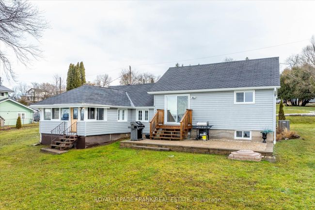 798 Simcoe St, House other with 3 bedrooms, 1 bathrooms and 4 parking in Bridgenorth ON | Image 7