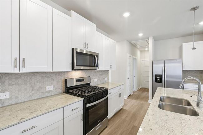 6717 Chinapkin Oak Ln, House other with 3 bedrooms, 2 bathrooms and 2 parking in Conroe TX | Image 11