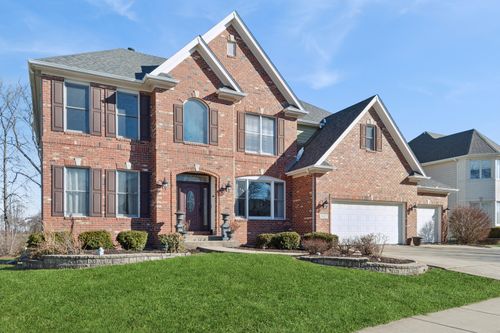2667 Charter Oak Dr, Aurora, IL, 60502-7402 | Card Image