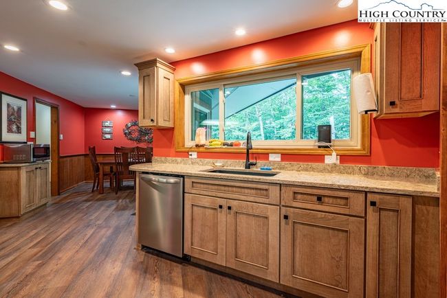 103 Raven Rd, House other with 3 bedrooms, 2 bathrooms and null parking in Beech Mountain NC | Image 18
