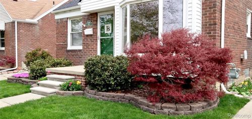 15566 Horger Ave, Allen Park, MI, 48101-2740 | Card Image