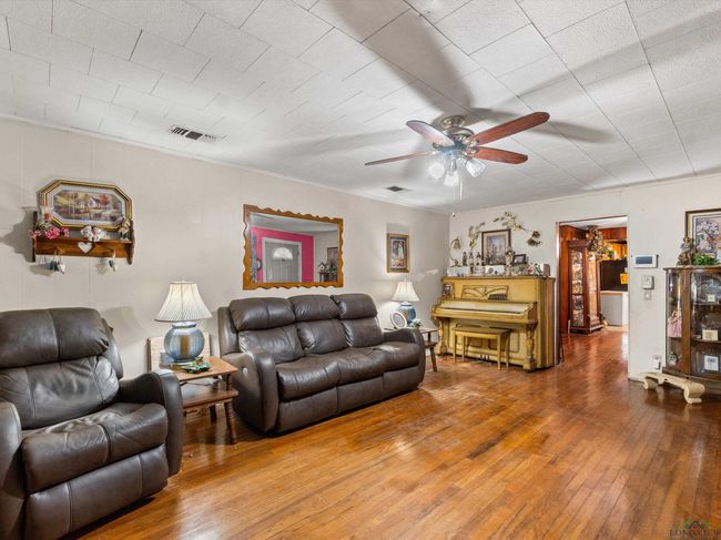 1213 E 1 St, House other with 3 bedrooms, 2 bathrooms and null parking in Hughes Springs TX | Image 6