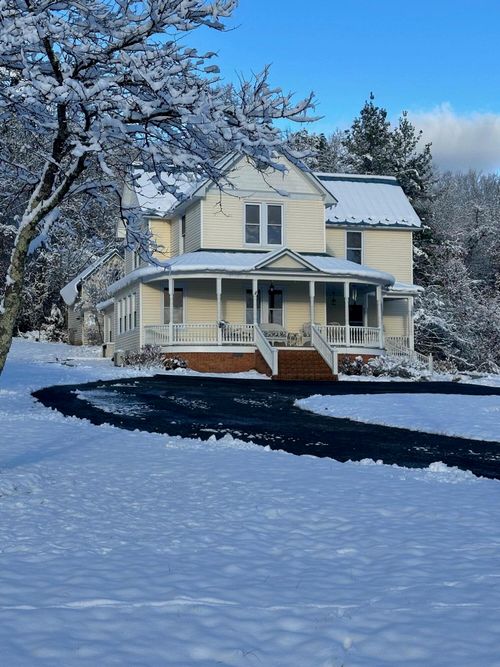 408 Cumberland Ave, New Castle, VA, 24127-7679 | Card Image