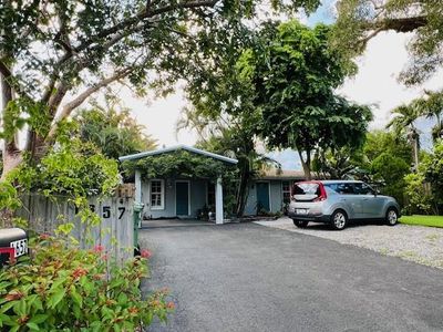 1657 Sw 28th Ter, House other with 3 bedrooms, 2 bathrooms and null parking in Fort Lauderdale FL | Image 2