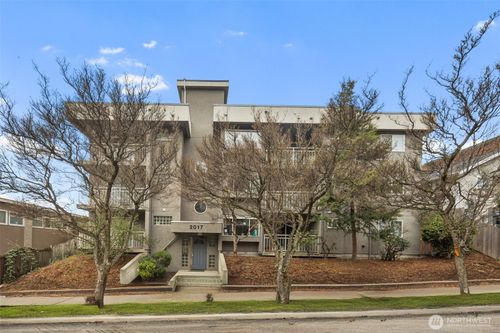 apt-303-2017 Eastlake Ave E, Seattle, WA, 98102-3570 | Card Image