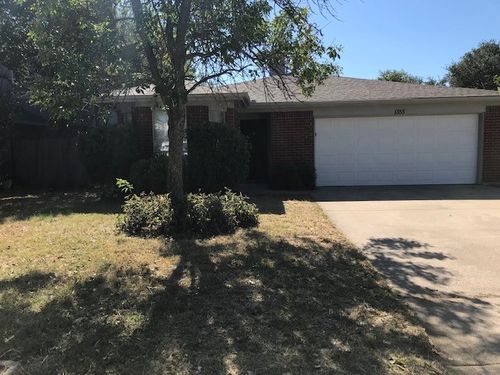 1355 Lincolnshire Way, Fort Worth, TX, 76134-5513 | Card Image