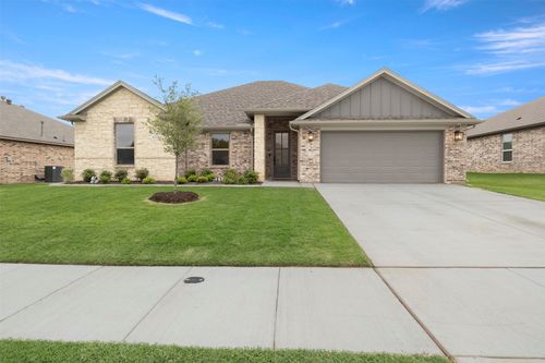 637 Mooney Dr, Saginaw, TX, 76179-6360 | Card Image