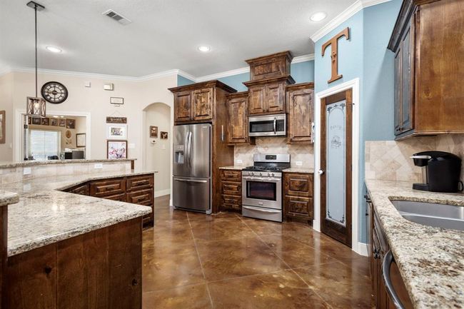 20585 Highway 146 N, Home with 3 bedrooms, 3 bathrooms and 3 parking in Liberty TX | Image 11