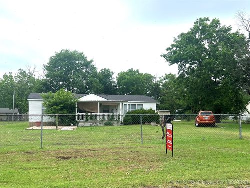 105 N Charles, Henryetta, OK, 74437-1701 | Card Image