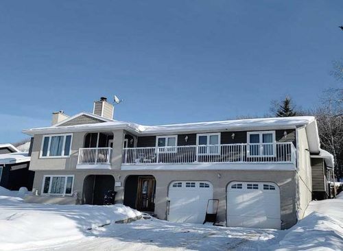 11719 103 St, Peace River, AB, T8S1M1 | Card Image
