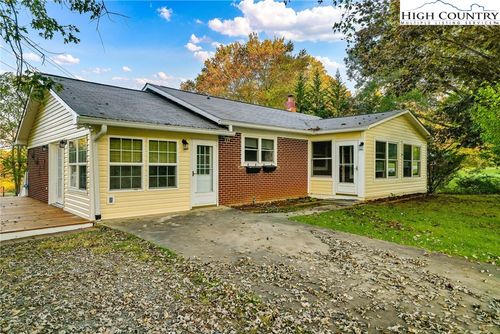 117 Andrews Ridge Rd, Sparta, NC, 28675-8542 | Card Image