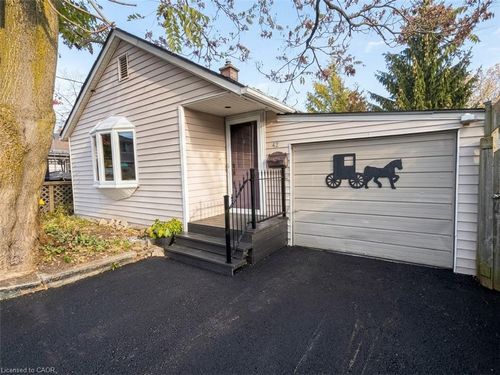 42 Emery St W, London, ON, N6J1R6 | Card Image