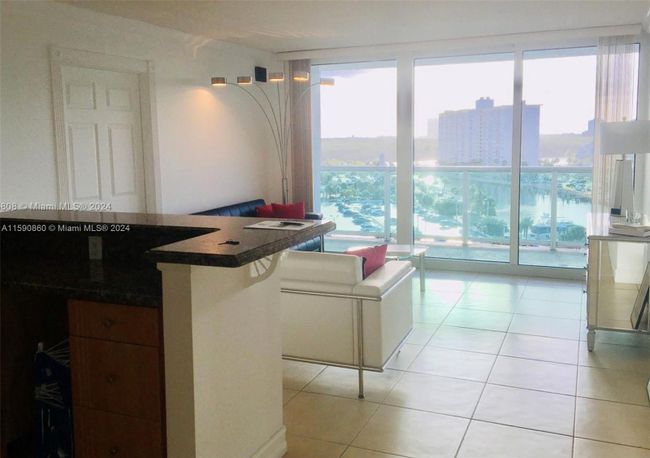 903 - 100 Bayview Dr, Condo with 2 bedrooms, 2 bathrooms and null parking in Sunny Isles Beach FL | Image 4