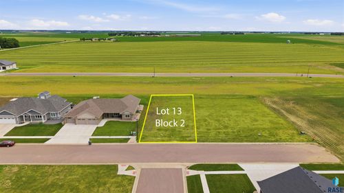 1501 Willard Ln, Larchwood, IA, 51241-7670 | Card Image
