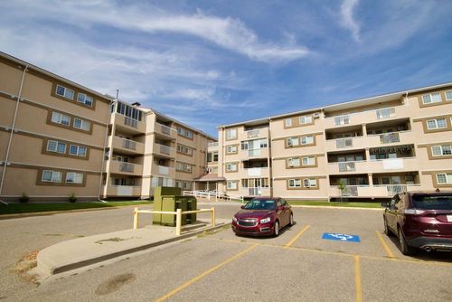 102 - 22 Park Meadows Se, Home with 2 bedrooms, 2 bathrooms and 1 parking in Medicine Hat AB | Card Image