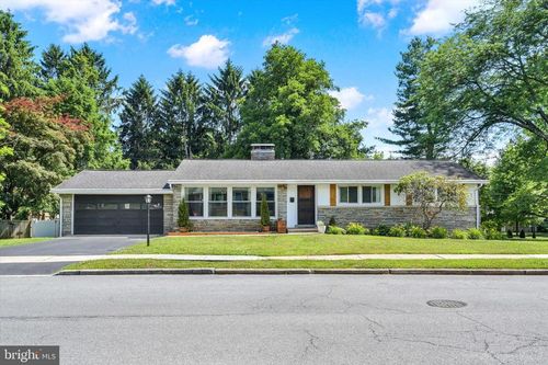 15 Center Dr, CAMP HILL, PA, 17011-7605 | Card Image