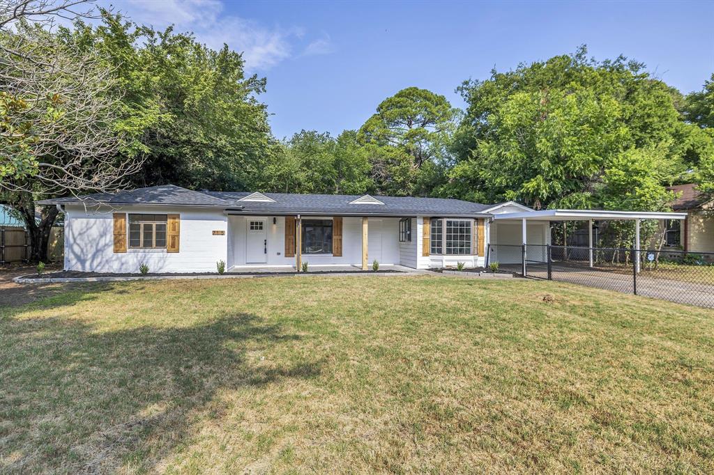 Merritt St, River Oaks, TX 76114