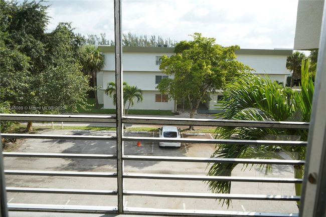 APT-301 - 4215 N University Dr, Condo with 2 bedrooms, 2 bathrooms and null parking in Sunrise FL | Image 15