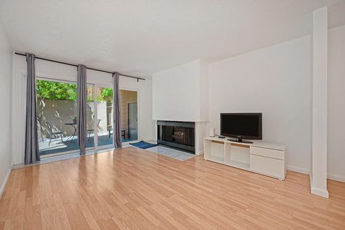 6-724 Woodside Ln E, Sacramento, CA, 95825-4327 | Card Image