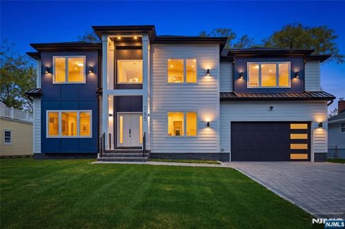 765 7th Ave, River Edge, NJ, 07661-1515 | Card Image