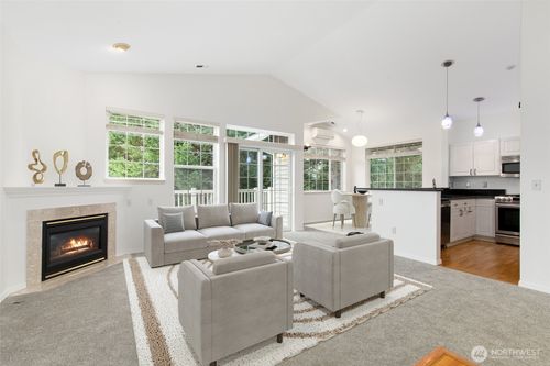 18656 Ne 56th Ct, Redmond, WA, 98052-6129 | Card Image