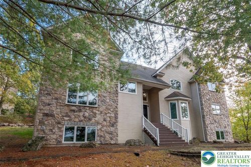 205 Osprey Way, East Stroudsburg, PA, 18302-6698 | Card Image