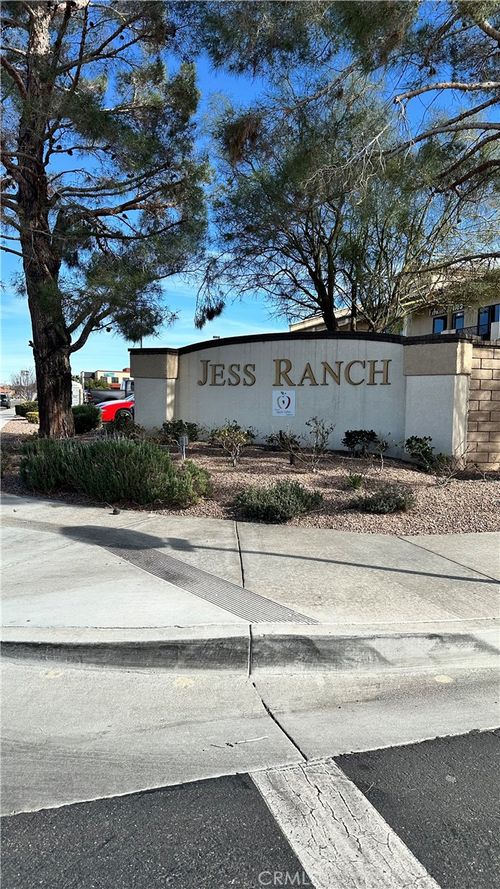 19269 Elm Dr, Apple Valley, CA, 92308-8992 | Card Image