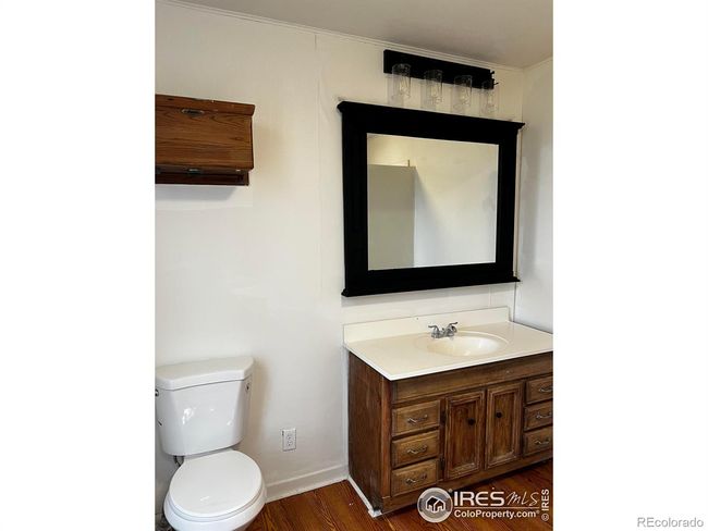 Main Floor Bathroom | Image 8