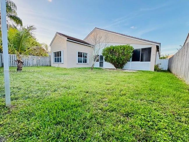 495 Carrington Ln, House other with 4 bedrooms, 3 bathrooms and null parking in Weston FL | Image 18