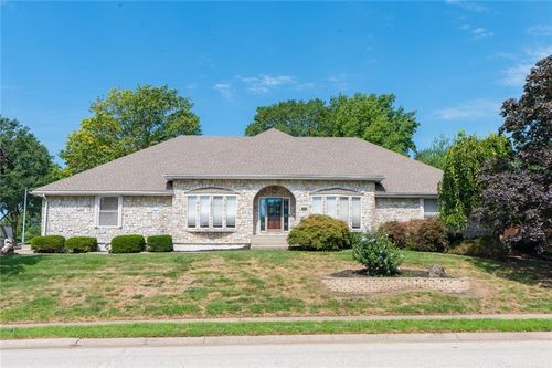 7000 N Agnes Ave, Gladstone, MO, 64119-1195 | Card Image