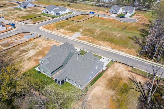 Enjoy all of the amazing amenities Twin Rivers at Meadowville has to offer including pool, clubhouse, exercise room, kiddie pool, and dock with James River access! | Image 32