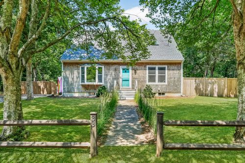 33 Tia Anna Ln, Oak Bluffs, MA, 02557-7264 | Card Image