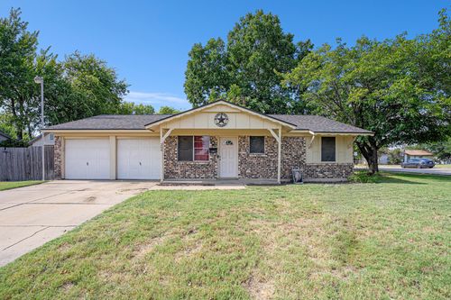 200 Sw Thomas St, Burleson, TX, 76028-3820 | Card Image