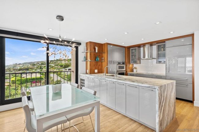 UNIT-1205 - 2500 Torrey Pines Rd, Condo with 2 bedrooms, 2 bathrooms and 2 parking in La Jolla CA | Image 10