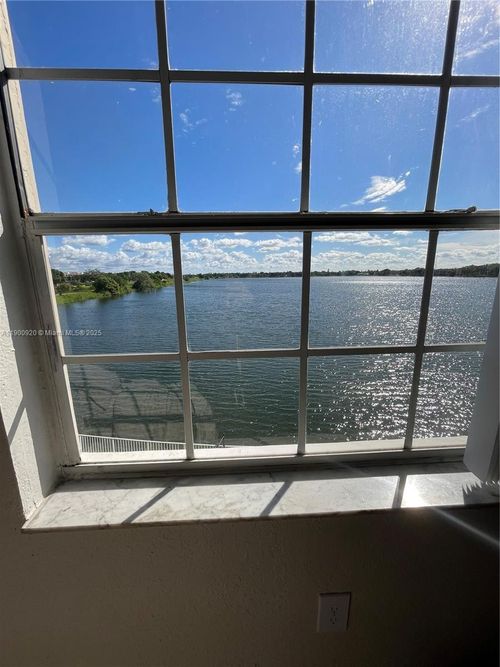apt-304-2831 N Oakland Forest Dr, Oakland Park, FL, 33309-6483 | Card Image