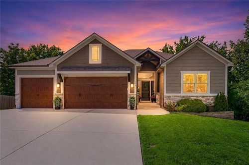 106 E Woodland Ave, Lone Jack, MO, 64070-9313 | Card Image